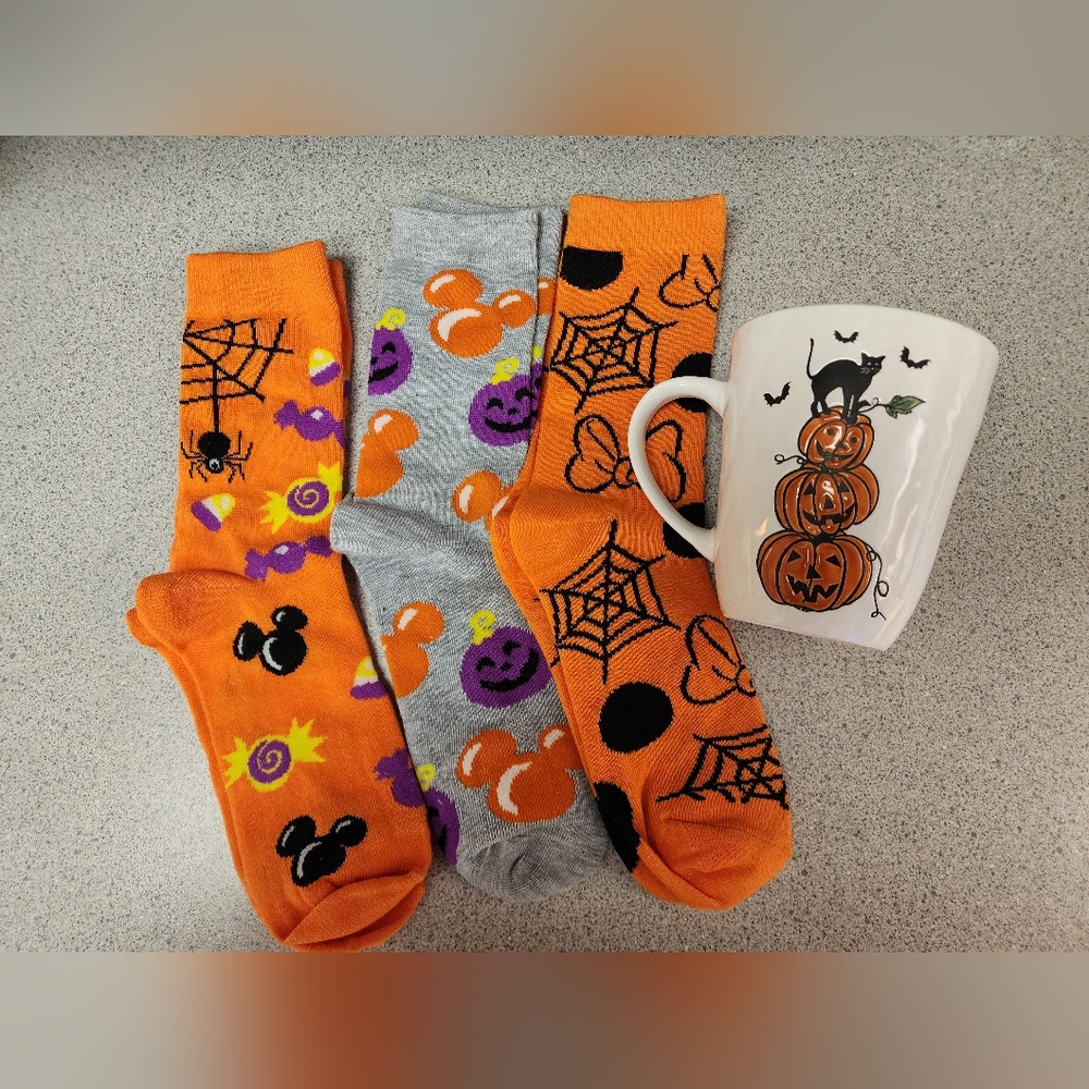 Disney Mickey Halloween Pumpkin Spider Web socks and Cat Bat Jack-o-Lantern Mug